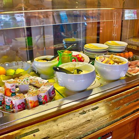 Sampans Logis Hotel Restaurant Le Chalet Du Mont Roland מראה חיצוני תמונה
