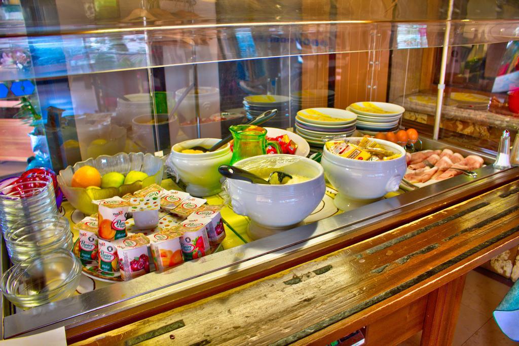 Sampans Logis Hotel Restaurant Le Chalet Du Mont Roland מראה חיצוני תמונה