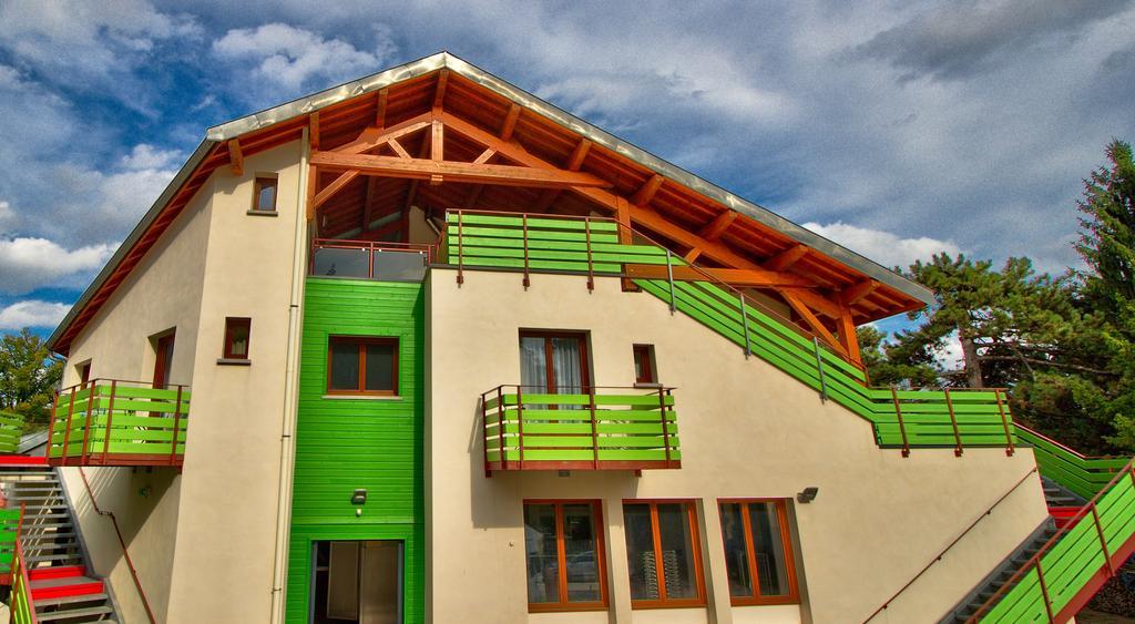 Sampans Logis Hotel Restaurant Le Chalet Du Mont Roland מראה חיצוני תמונה